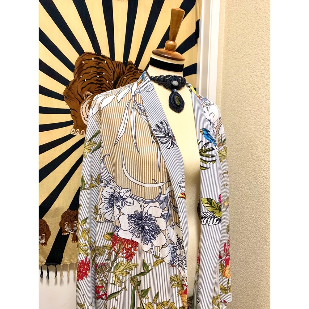 🌈 SOLD Amazing surreal art kimono - Picture 4 of 8